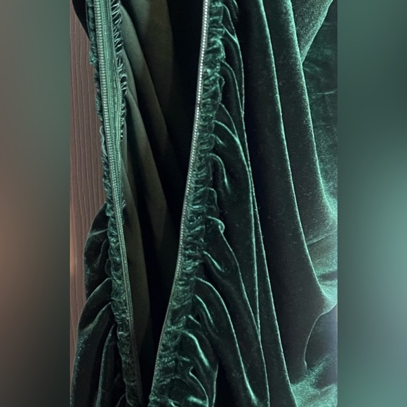 House of Harlow 1960 Green Velvet One Shoulder Dress - Picture 6 of 8